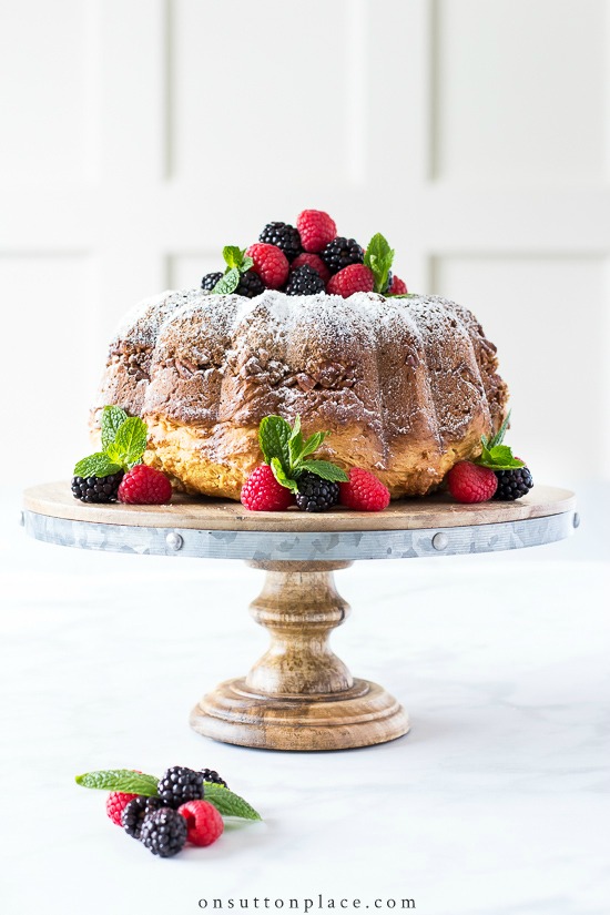https://www.onsuttonplace.com/wp-content/uploads/2012/09/coffee-cake-on-wood-pedestal-plate.jpg