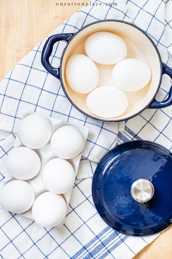 https://www.onsuttonplace.com/wp-content/uploads/2014/01/how-to-hard-boil-eggs-small-pot-with-lid.jpg