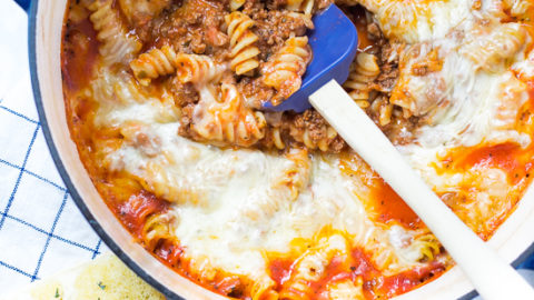 https://www.onsuttonplace.com/wp-content/uploads/2015/03/baked-spaghetti-recipe-in-pot-with-spatula-480x270.jpg