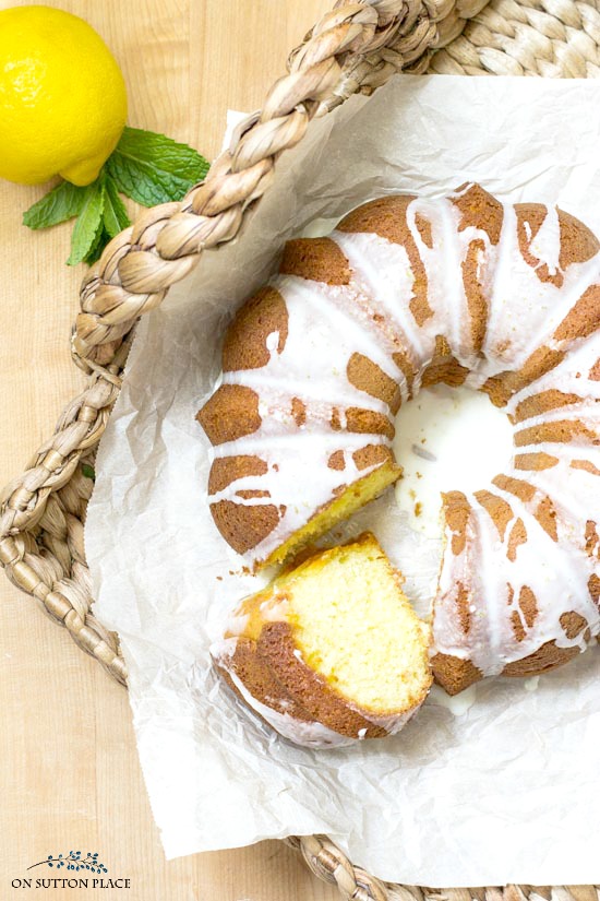 https://www.onsuttonplace.com/wp-content/uploads/2015/04/lemon-7-up-bundt-cake-recipe-with-icing-sliced.jpg