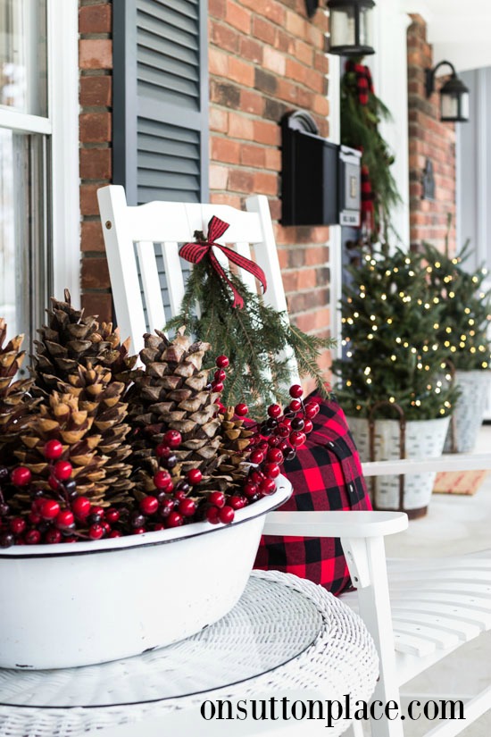 Christmas outdoor decor. Easy and on a budget 