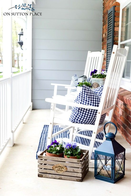 Summer Front Porch Decor: Gingham & Daisies - On Sutton Place