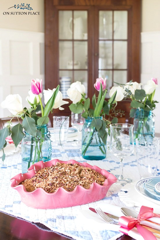 Valentine's Day table decoration ideas - Sugar Maple Farmhouse