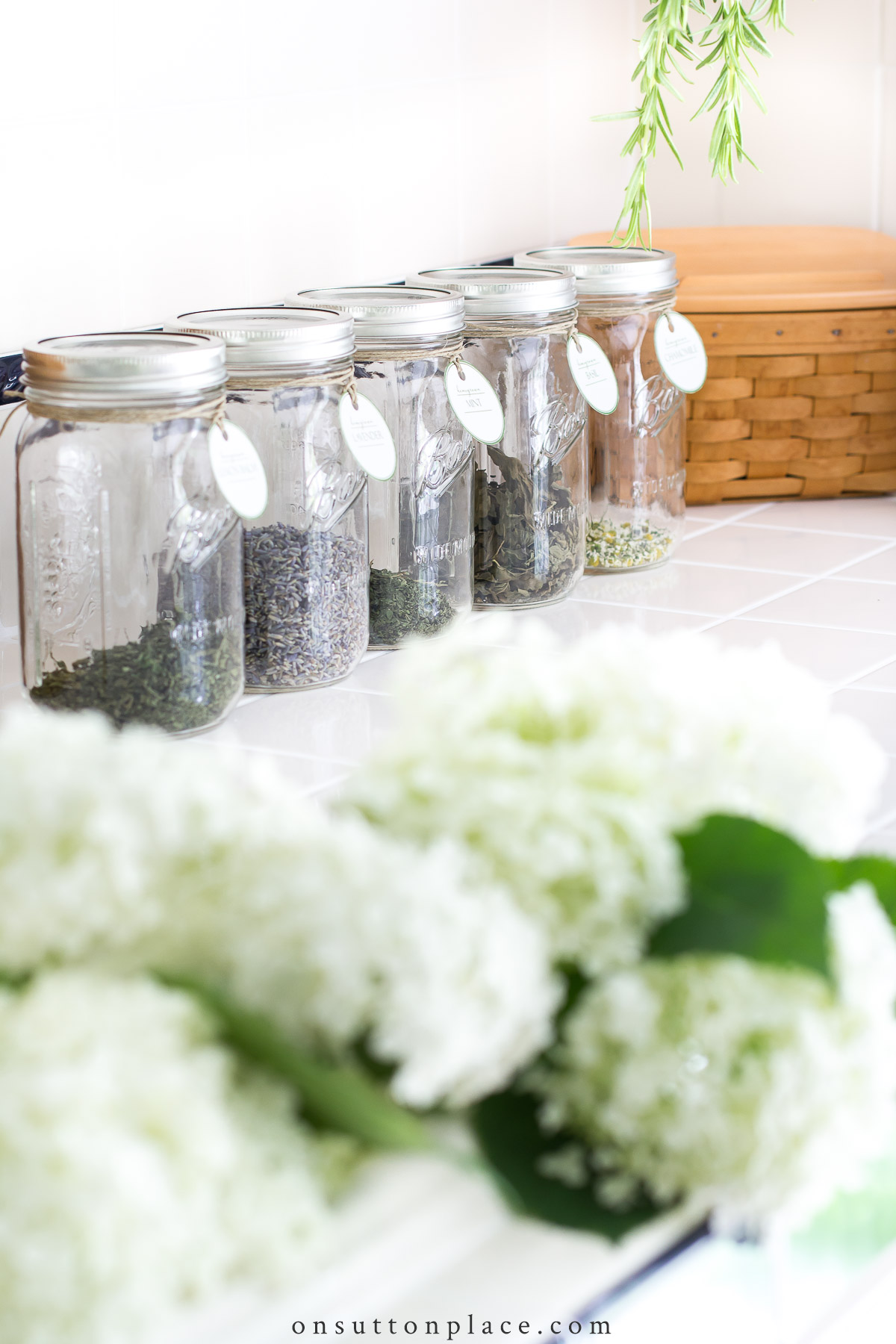 Trendy Wedding Centerpieces: 20 Chic Ideas For Every Taste  Wedding  centerpieces mason jars, Mason jar wedding, Wedding centerpieces diy