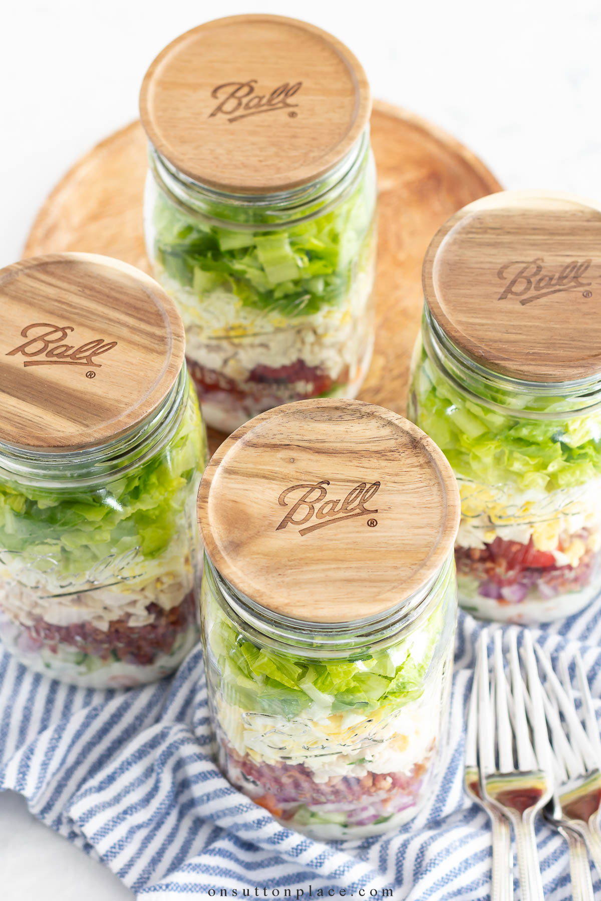 https://www.onsuttonplace.com/wp-content/uploads/2023/04/meal-prep-salads-in-ball-jars.jpg