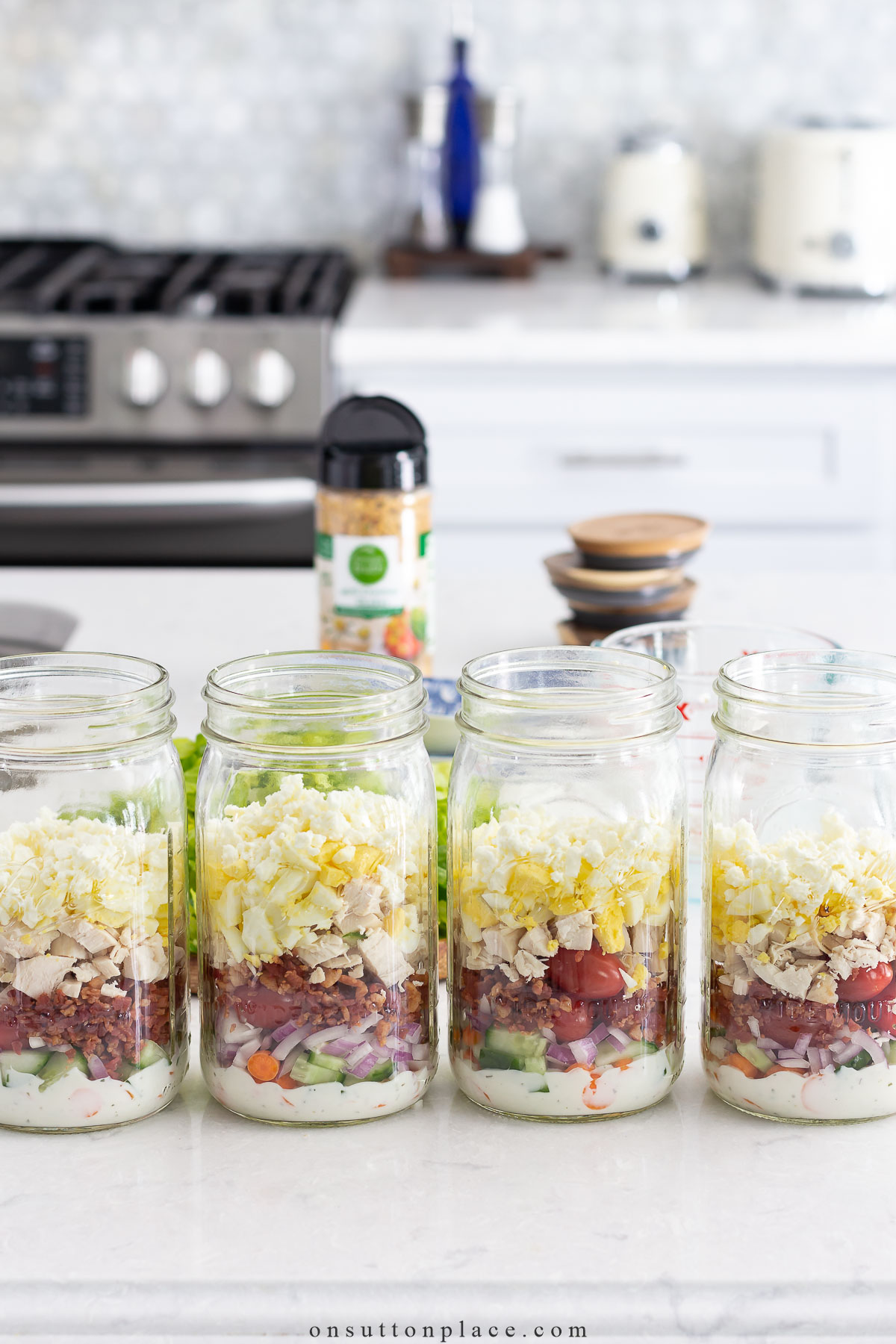 https://www.onsuttonplace.com/wp-content/uploads/2023/04/meal-prep-salads-layered-in-mason-jars.jpg