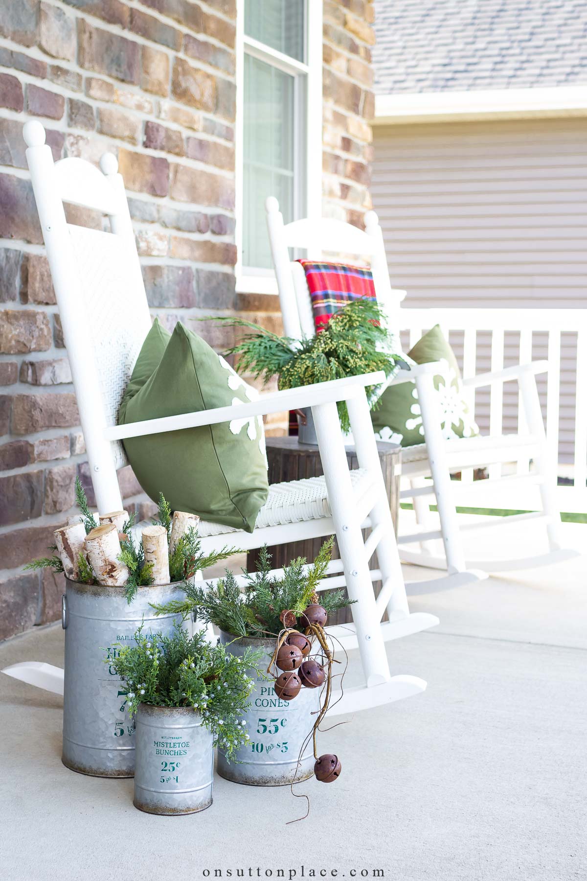 Christmas Porch Decor + A Holiday Housewalk